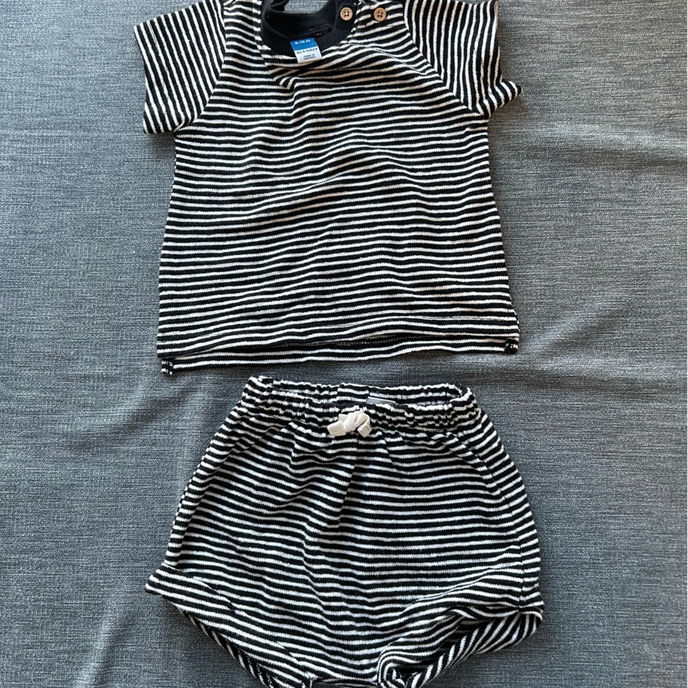 Old Navy 6-12 month shorts set